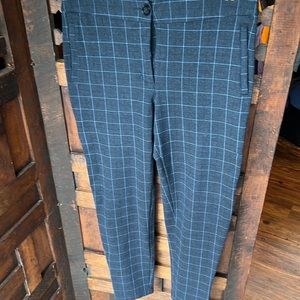 Stretchy pants with pockets